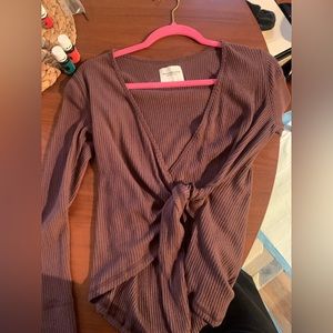 Womens size small wrap lin GB sleeve shirt